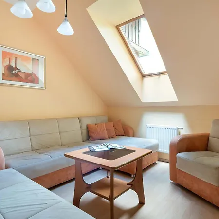 Two-level With Parking Near Downtown By Renters * Karpacz