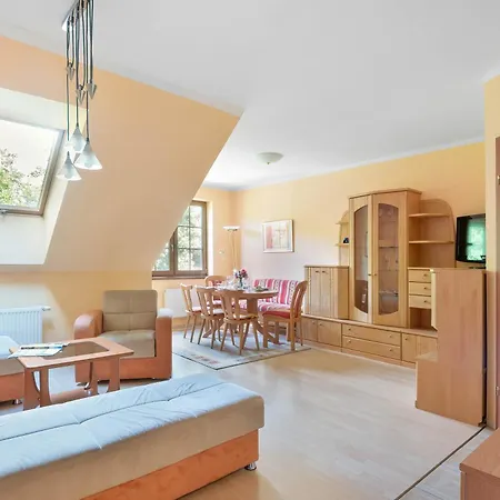 Two-level With Parking Near Downtown By Renters Lägenhet Karpacz