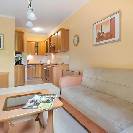 Two-level With Parking Near Downtown By Renters Appartamento