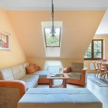 Two-level With Parking Near Downtown By Renters *