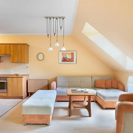 Lägenhet Two-level With Parking Near Downtown By Renters *