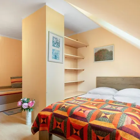 Two-level With Parking Near Downtown By Renters Appartamento